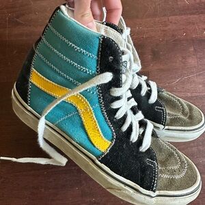 Vans Kids High-Top Sneakers, Skate Shoes
Size: Men 5, Women 6.5